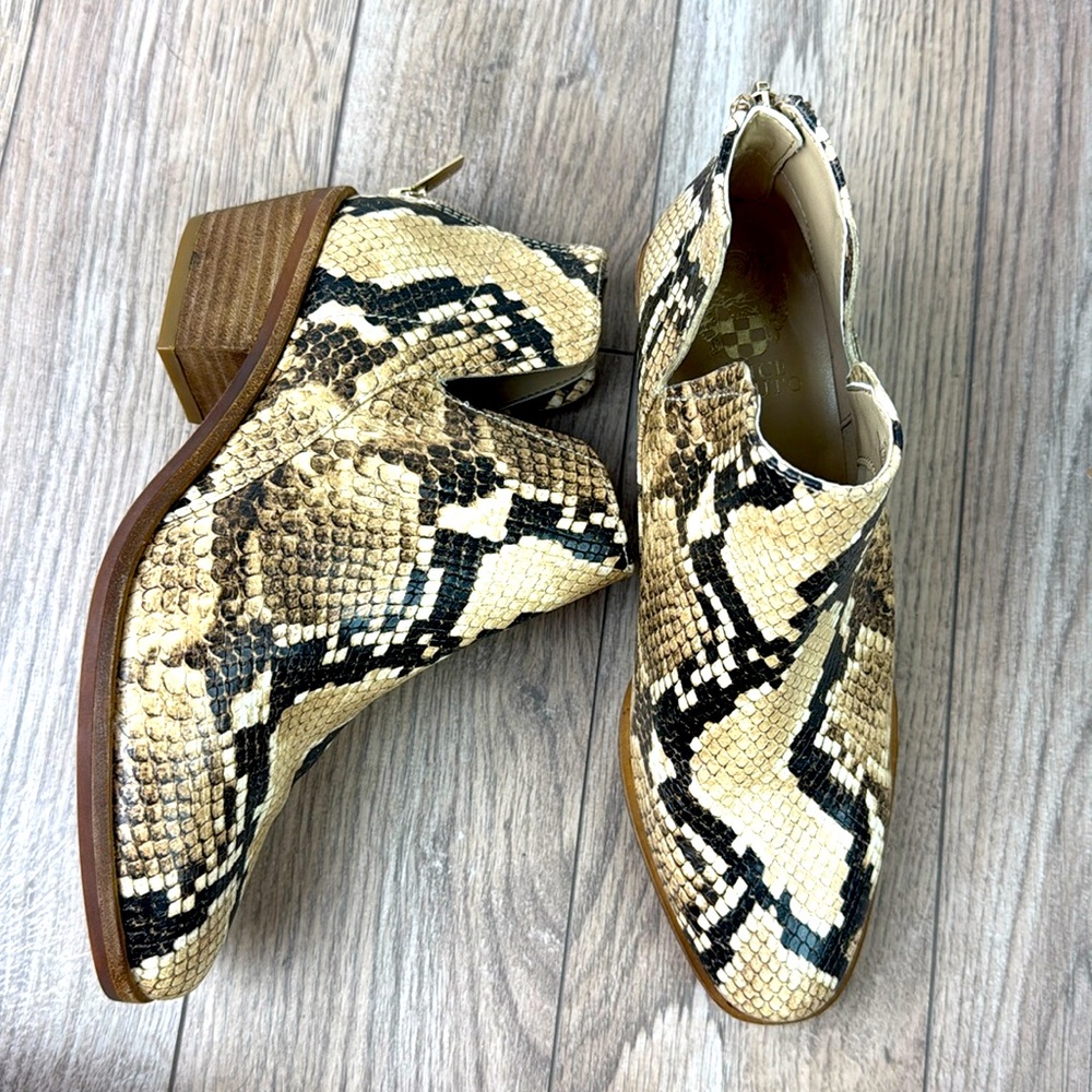 New without box Snakeskin Vince Camuto booties 7.5 wide